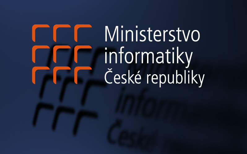 Logo Ministerstva informatiky České republiky – oranžové hranaté znaky a bílý text na tmavě modrém pozadí