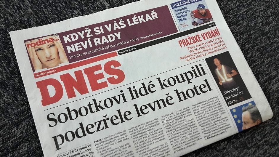 Titulní strana MF Dnes z 19. února 2016 s hlavním titulkem „Sobotkovi lidé koupili podezřele levně hotel“
