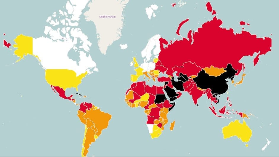 Reportéři bez hranic: World Press Freedom Index 2015 Světová mapa svobody tisku podle Reportérů bez hranic, země obarvené od bílé a žluté po oranžovou, červenou a černou
