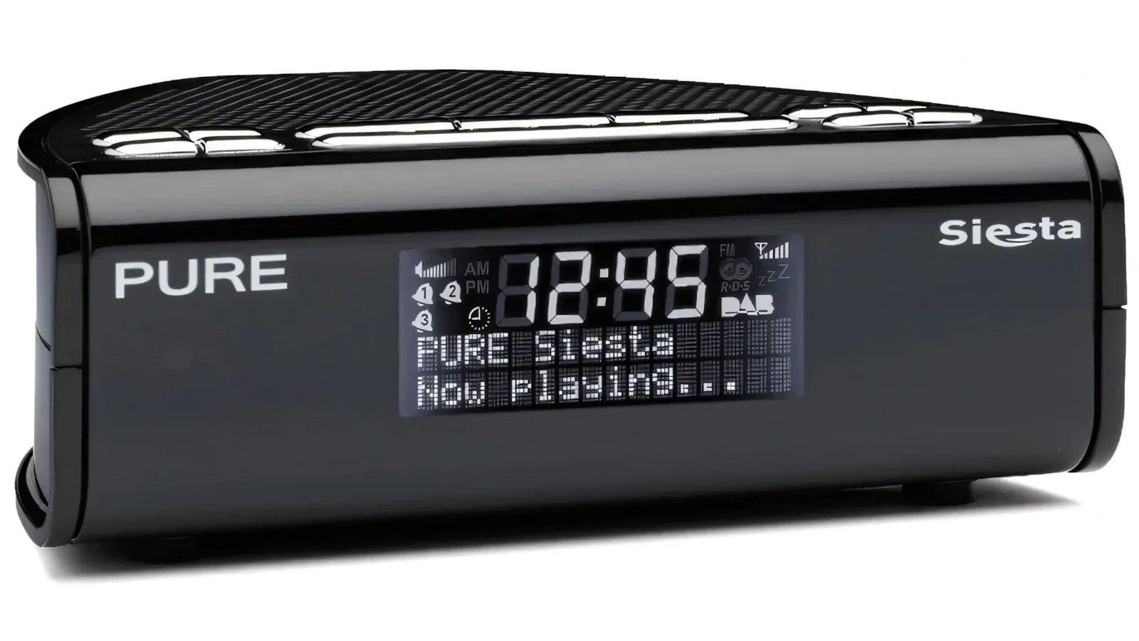 Černý digitální radiobudík Pure Siesta s displejem 12:45 a textem „PURE Siesta – Now playing…“ a symbolem DAB